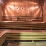 Radon Plaza Hotel 4*