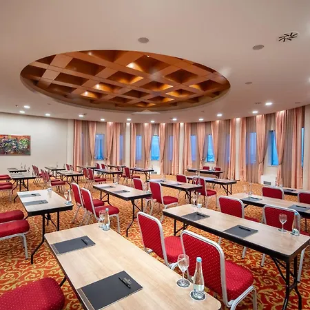 Radon Plaza Hotel 4*