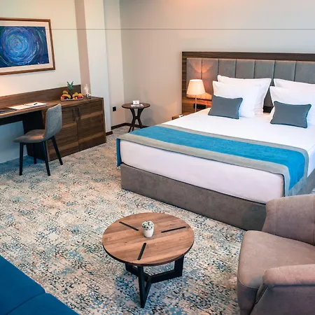 Radon Plaza 4*